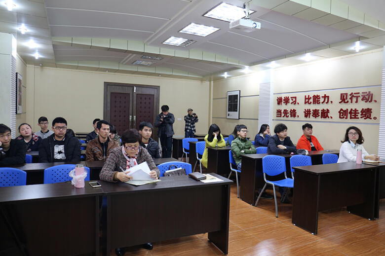 3听讲_副本.jpg 3听讲_副本.jpg