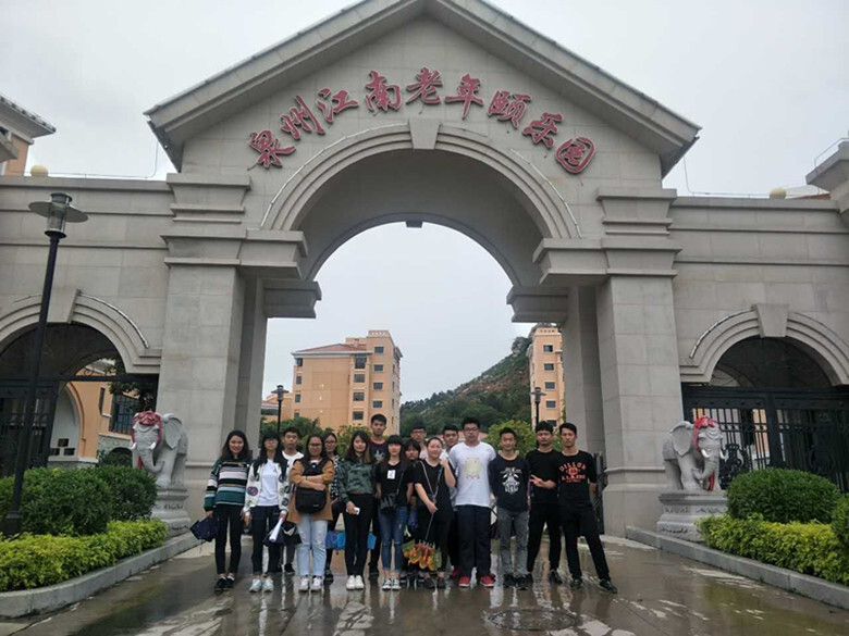 合影_副本.jpg 合影_副本.jpg